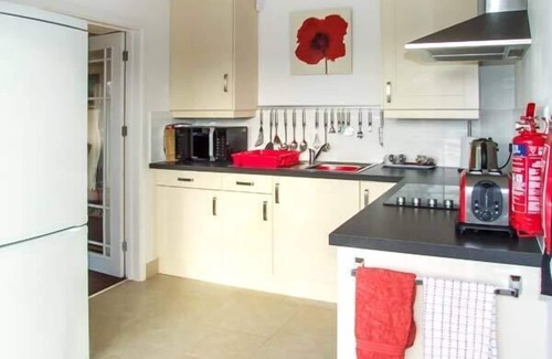 Byford Apartment | HERONS, with a garden in Byford