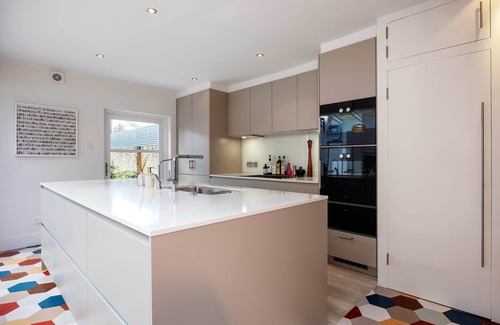 Mortlake House | Hexagonal Blues, by Veeve