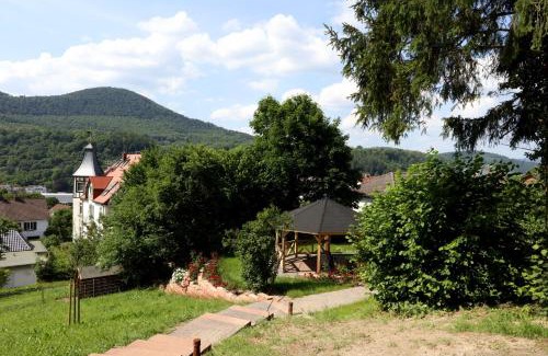 Annweiler am Trifels Cabin | Hexenhäuschen am Waldrand