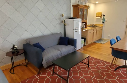South Pensacola House | *Hey! Check out this cool studio!*