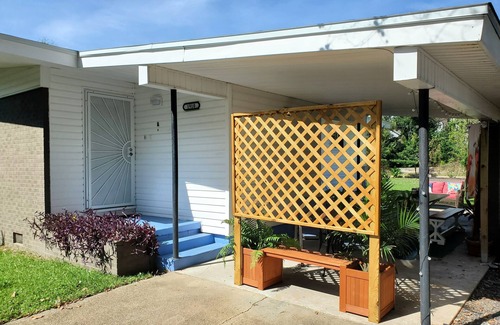 South Pensacola House | *Hey! Check out this cool studio!*