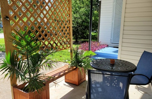 South Pensacola House | *Hey! Check out this cool studio!*