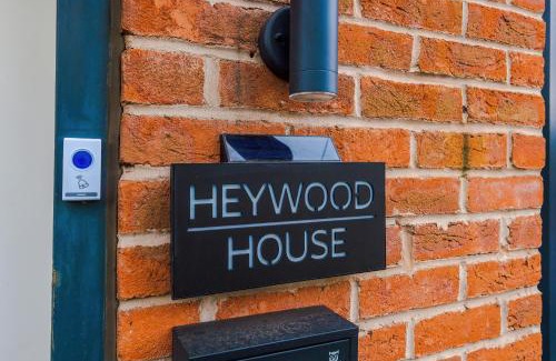 Heywood House | Heywood House - Contractor stays by Niji Short Stays