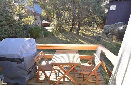 Thredbo Ski Chalet | Hi Plains Garadyigan Chalet is nestled in the natural bush setting of Woodridge