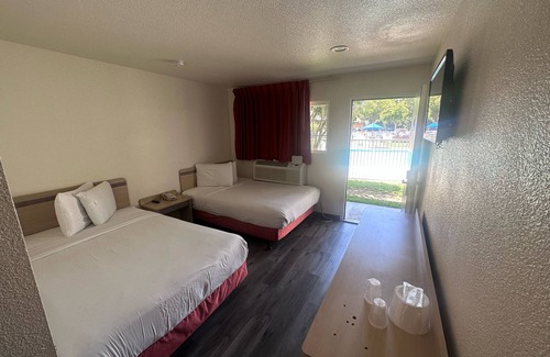 Davis Hotel | Hi-Wheel Flats