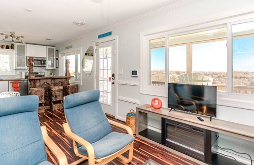 North Topsail Beach House | Hibiscus Hut - 2 BR Cottage with Panoramic Ocean Views! Dog Friendly