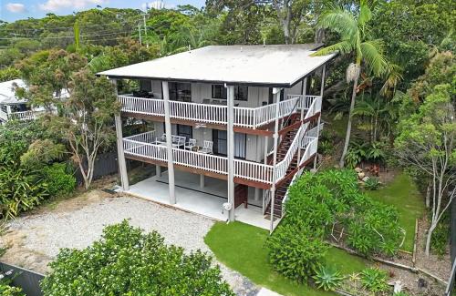 Valla Beach House | Hibiscus Hideaway