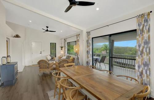 Valla Beach House | Hibiscus Hideaway