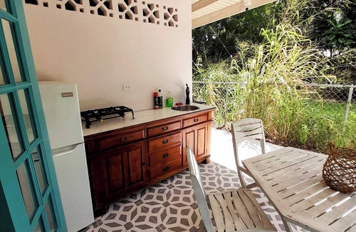 Dover Cottage | Hibiscus Hideaway Dover Beach- 1 bed Cottage