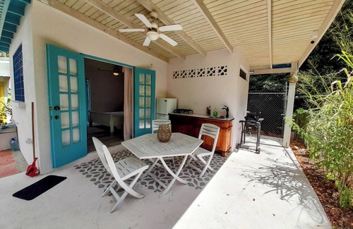 Dover Cottage | Hibiscus Hideaway Dover Beach- 1 bed Cottage