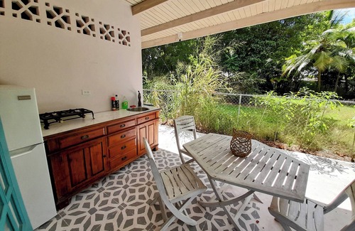 Dover Cottage | Hibiscus Hideaway Dover Beach- 1 bed Cottage