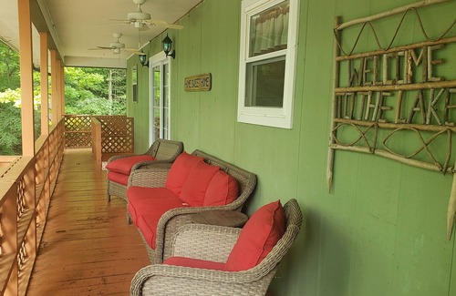 Jacksboro House | Hickory Harbor lakefront w/dock, grilling deck, and play yard on shady lot!
