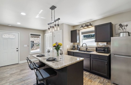 Hickory Apartment | Hickory Hideaway: Patio Paradise w/Community Pool