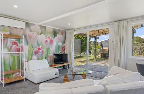 Waikanae House | Hicks Haven - Waikanae Beach Holiday Studio