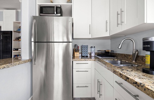 Oak Park Condo | Hidden, 2.5 bedroom, Gem in the Heart of Santa Barbara — Walk to Everything!