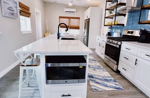 New Smyrna Beach House | Hidden Beach Bungalow - Walk to the beach, shops and great eats!