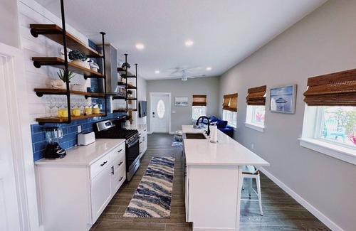 New Smyrna Beach House | Hidden Beach Bungalow - Walk to the beach, shops and great eats!