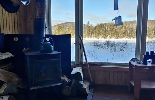 Mauricie Cabin | Hidden Gem, The Charming Riverside Off Grid Cabin