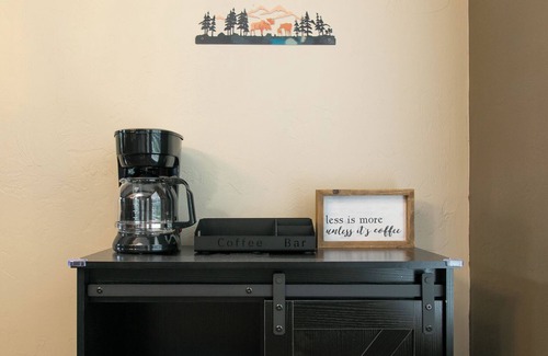 Gainesville Cabin | Hidden Cabin Retreat with Private Deck & Firepit