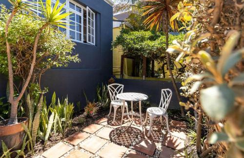 Cape Town City Centre House | Hidden De Waterkant Cottage with Tranquil Garden
