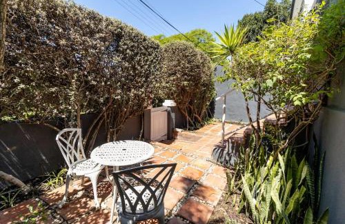 Cape Town City Centre House | Hidden De Waterkant Cottage with Tranquil Garden