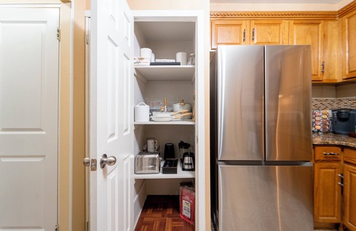 Canarsie Apartment | Hidden Delight . nCharming 2-bedroom apartment close to JFK AIRPORT