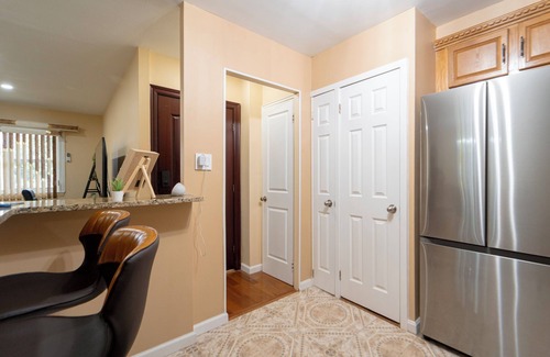 Canarsie Apartment | Hidden Delight . nCharming 2-bedroom apartment close to JFK AIRPORT