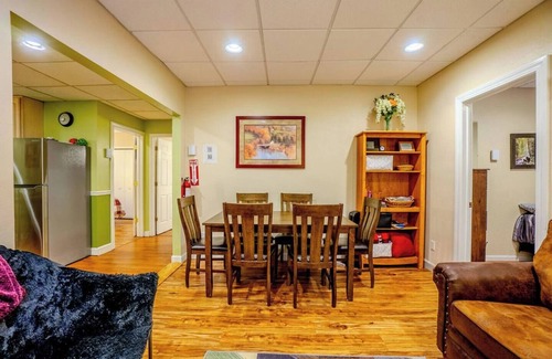 Bayfield Condo | Hidden Gem, 3 Bed Cozy Condo - Dogs Welcomed - 1 block from marina