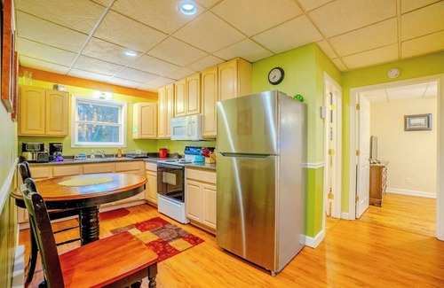 Bayfield Condo | Hidden Gem, 3 Bed Cozy Condo - Dogs Welcomed - 1 block from marina