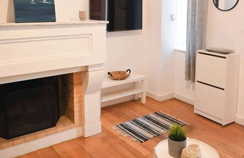 Paleopolis Apartment | Hidden Gem Convenient & Spacious