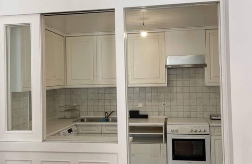 Paleopolis Apartment | Hidden Gem Convenient & Spacious