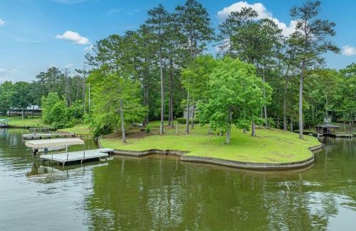 Eatonton House | Hidden Gem - Lakefront Home with Private Boat Ramp