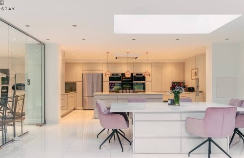 Radlett House | Hidden Gem, Luxury 5 Bed Near Warner Bros Studios