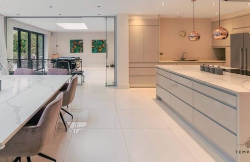 Radlett House | Hidden Gem, Luxury 5 Bed Near Warner Bros Studios