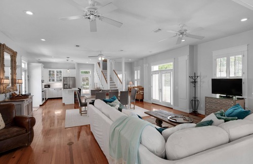 Sugarwood Beach House | Hidden Gem! Private lot, Private Pool w/Hot Tub! Near Seagrove!