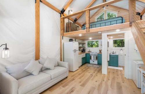 Branson House | Hidden Hollow - Desirable Ozark Glamping