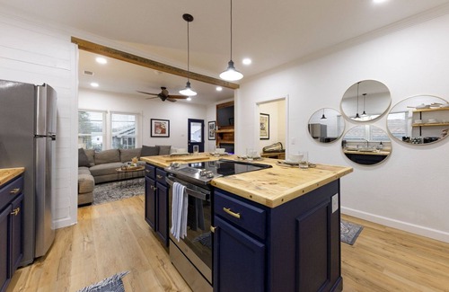 Hot Springs House | Hidden Hot Springs Gem-Centrally Located to Everything