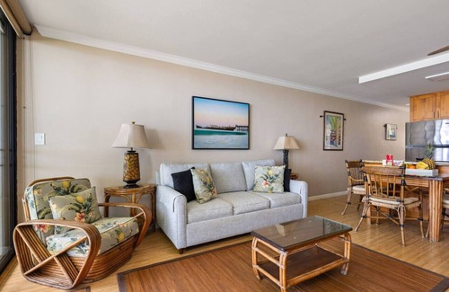 Waialee Apartment | Hidden Jewel Beach front 30 Day rental