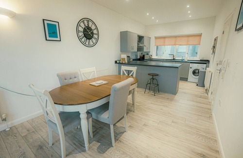 Plymouth House | 'Hidden Jewel' city centre + Free Parking.