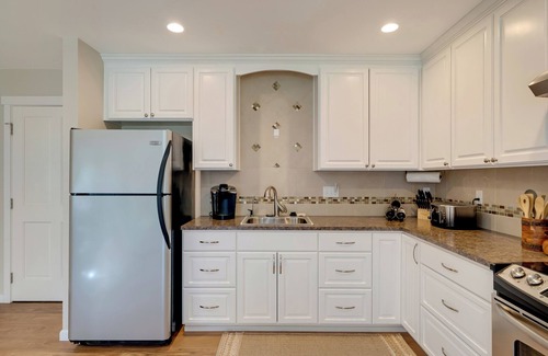 Arlington Apartment | Hidden Lake guest house is on 20 Secluded Acres with a Beautiful private Lake.