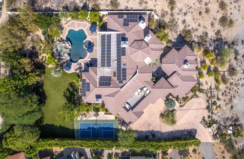 Palm Desert Villa | Hidden Oasis: Pickleball Basketball Waterslide Game Room Gym! ⭐️⭐️⭐️⭐️⭐️