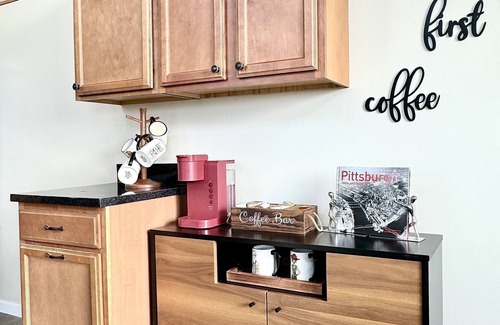 Pittsburgh House | Hidden Pearl - City Skyline View - Free Hot Spa