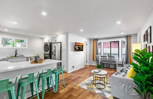 Hillwood House | Hidden Renovated Garden Cottage Near Costco I99