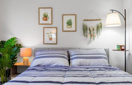 Hillwood House | Hidden Renovated Garden Cottage Near Costco I99