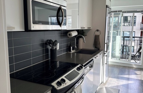 Downtown Victoria Condo | "HIDDEN RETREAT" in the heart of Victoria's Historic Inner Harbour W/Parking