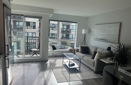 Downtown Victoria Condo | "HIDDEN RETREAT" in the heart of Victoria's Historic Inner Harbour W/Parking