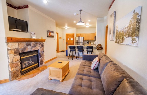 Mountain House Apartment | Hidden River Lodge #5941 by Summit County Mountain Retreats
