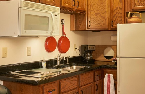 Fleetwood Apartment | "Hidden Secret" High Country romance & respite, on 4 acres