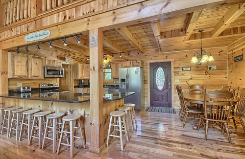 Logan Cabin | Hidden Valley Lodge, 8-BedRm Lodge - Hocking Hills