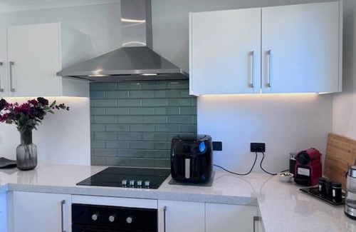 Invercargill Apartment | Hide away from the world, apartment style, on Dee!